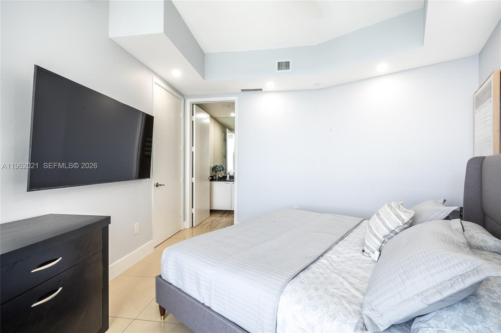 15901 Collins Ave 2303 photo 19