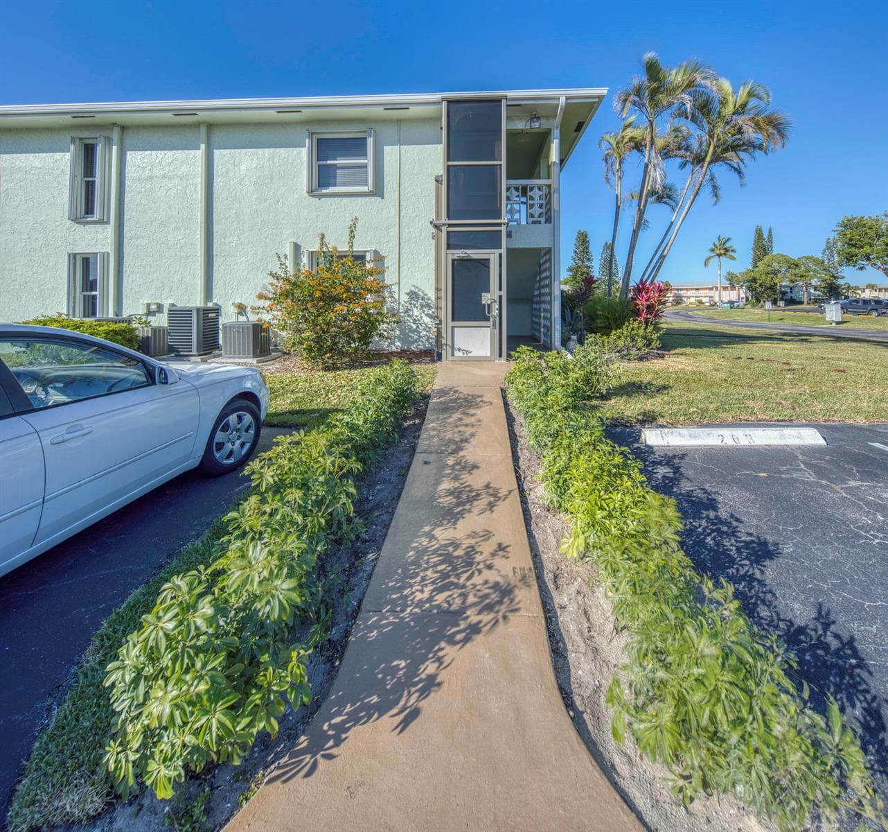 1720 NW 20th Avenue 201 photo 2