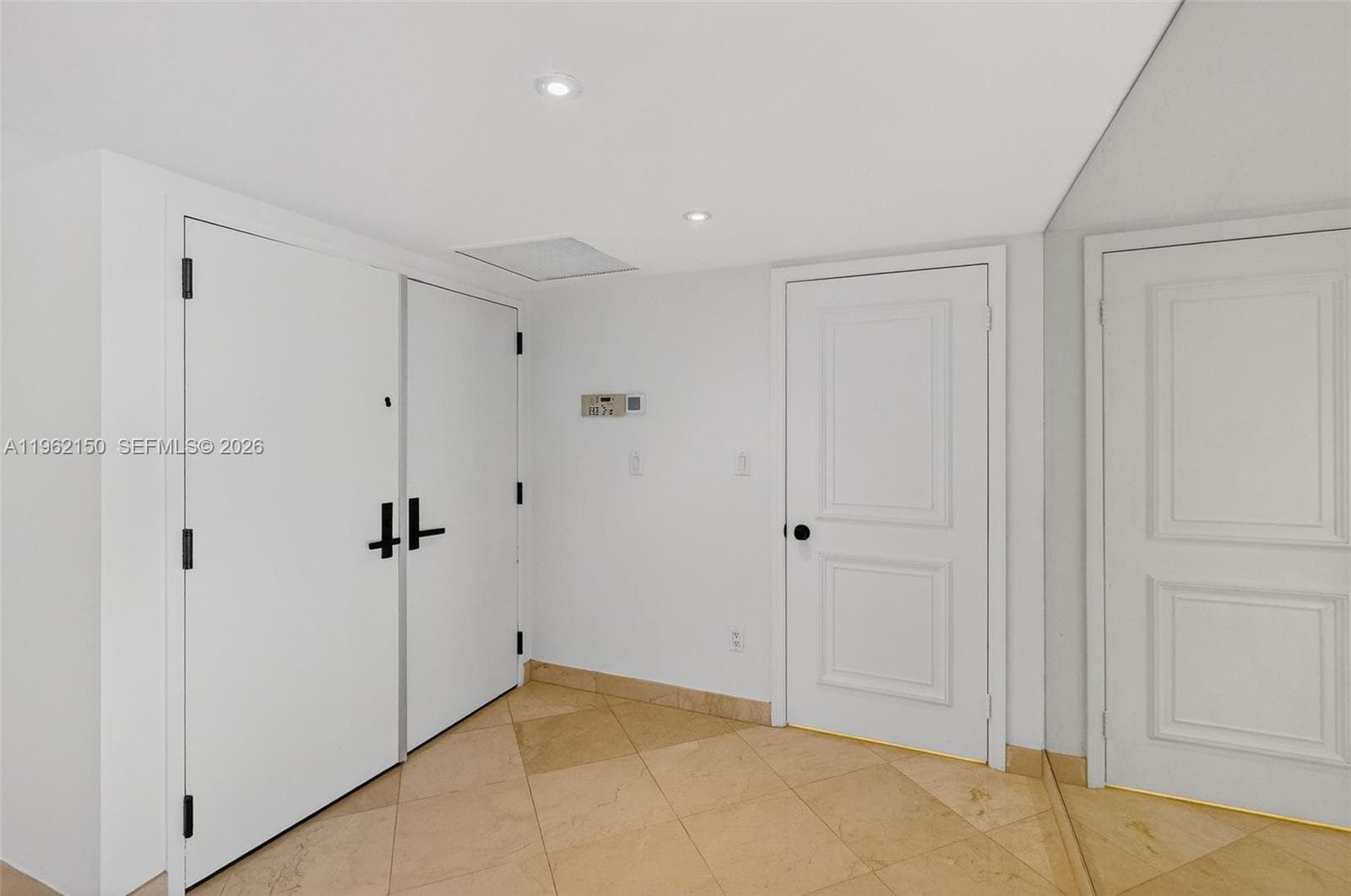 2 Grove Isle Dr B1505 photo 4