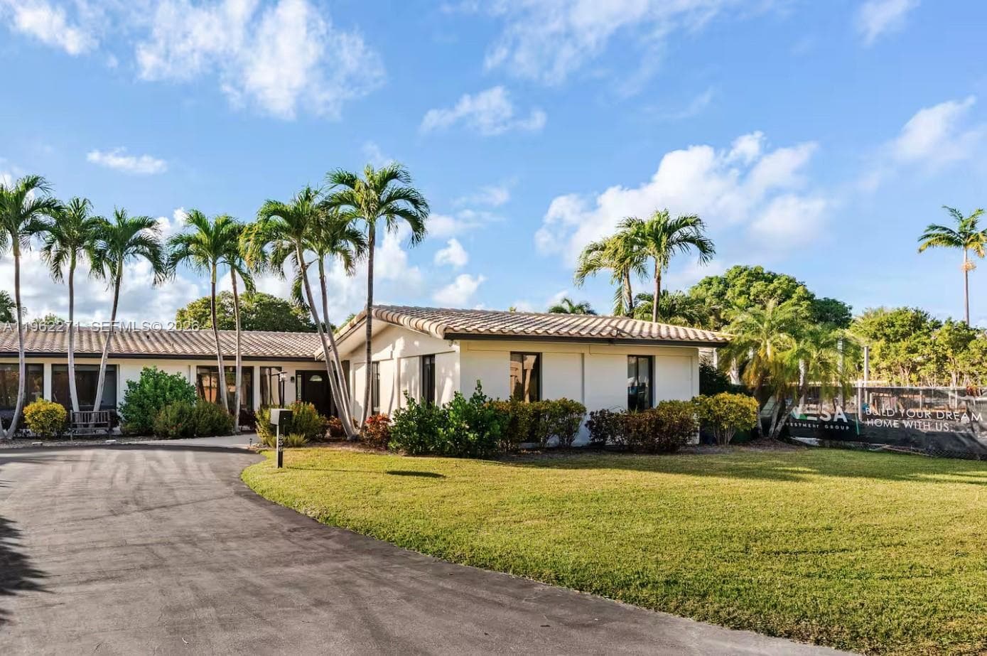 636 Hibiscus Dr photo 10