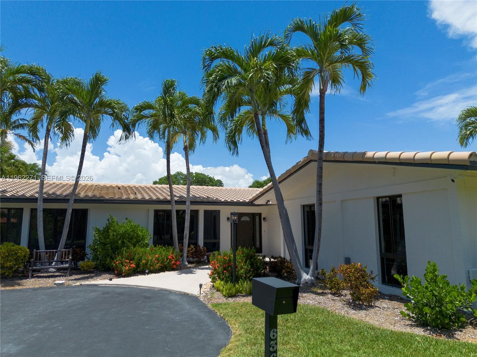 636 Hibiscus Dr photo 14