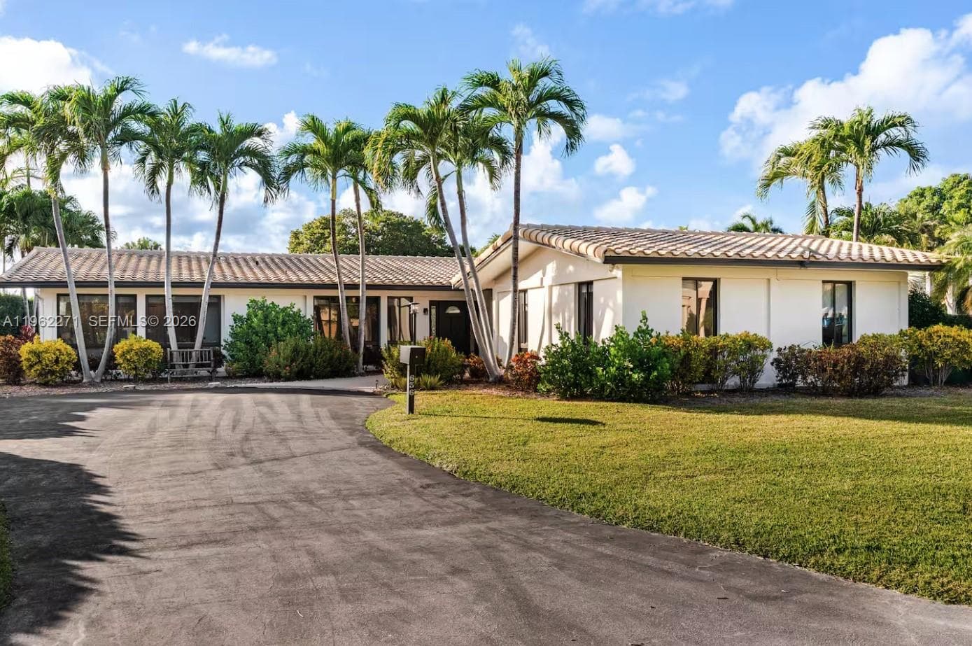 636 Hibiscus Dr photo 11