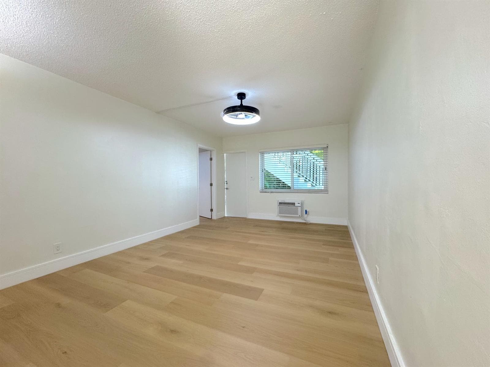 2815 NE 33rd Avenue 106 photo 8