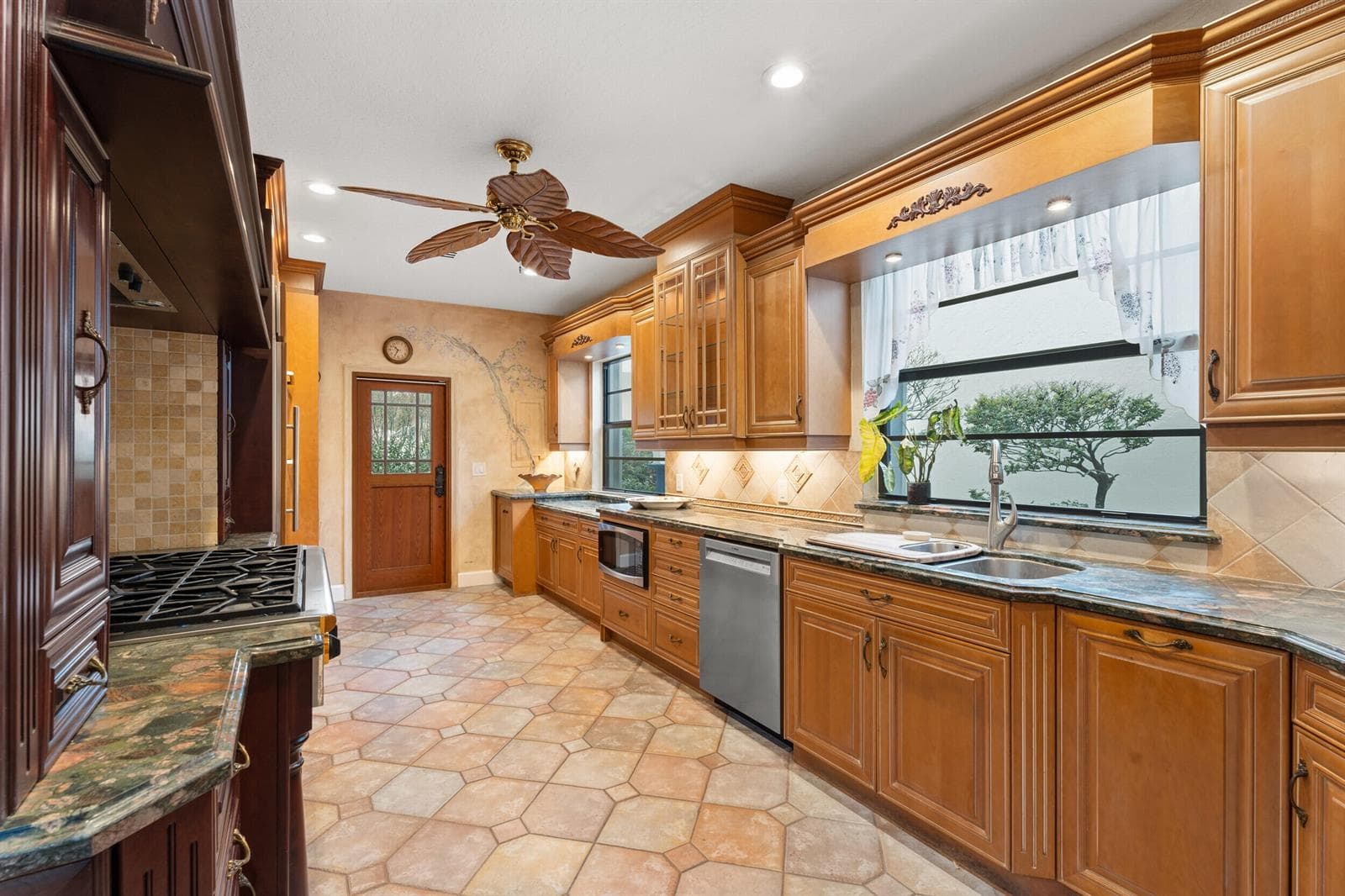 114 S Lake Drive photo 15
