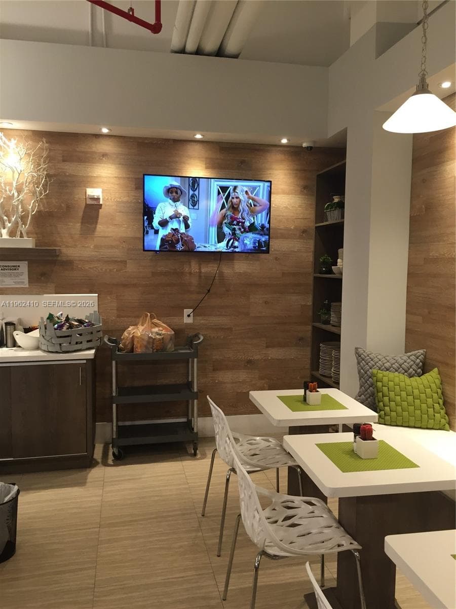 10275 Collins Ave 1402 photo 5