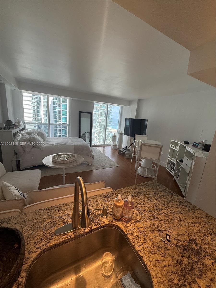 10275 Collins Ave 1402 photo 9