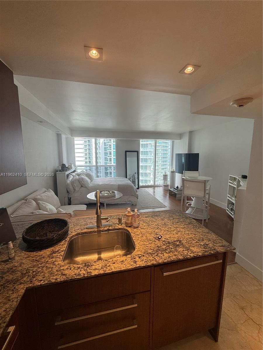 10275 Collins Ave 1402 photo 14
