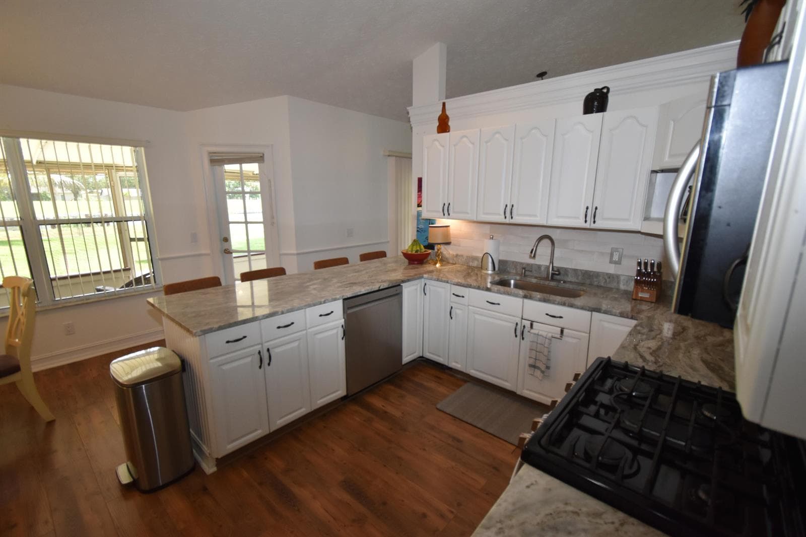1654 SW Lexington Drive photo 6