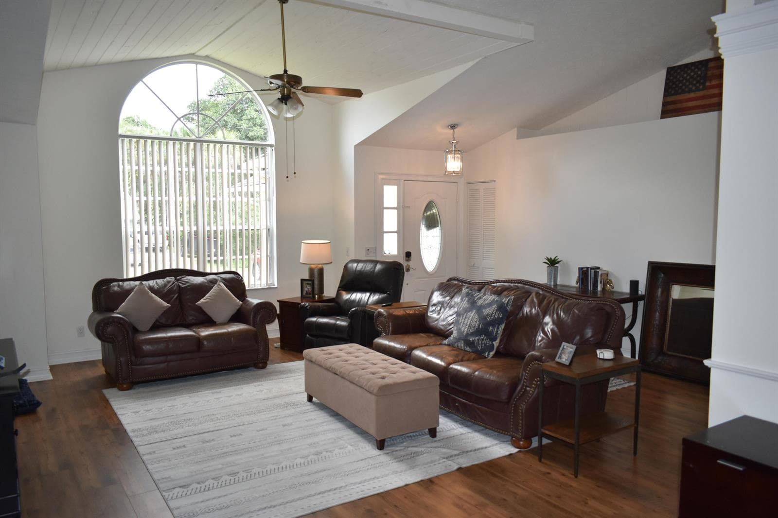 1654 SW Lexington Drive photo 3
