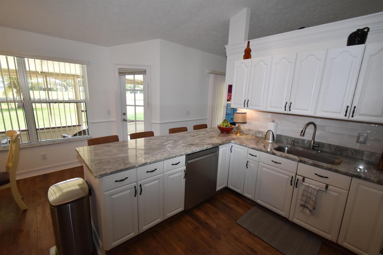 1654 SW Lexington Drive photo 8