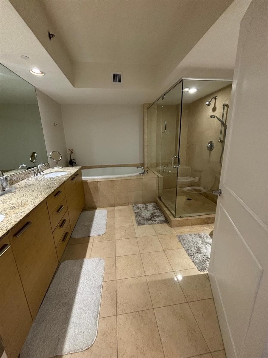 1830 OCEAN DR 2004 photo 17