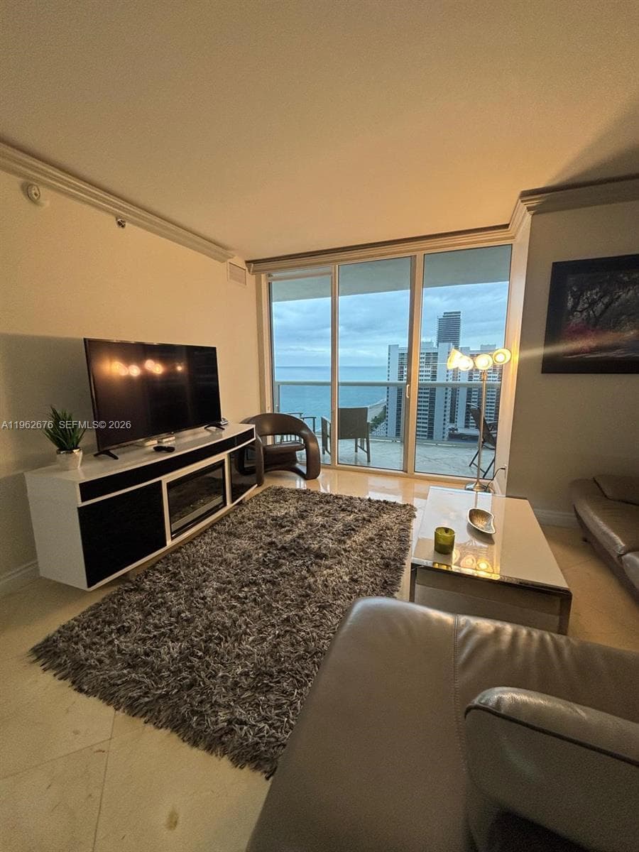 1830 OCEAN DR 2004 photo 5