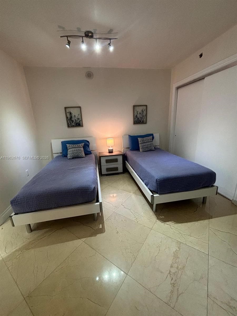 1830 OCEAN DR 2004 photo 15