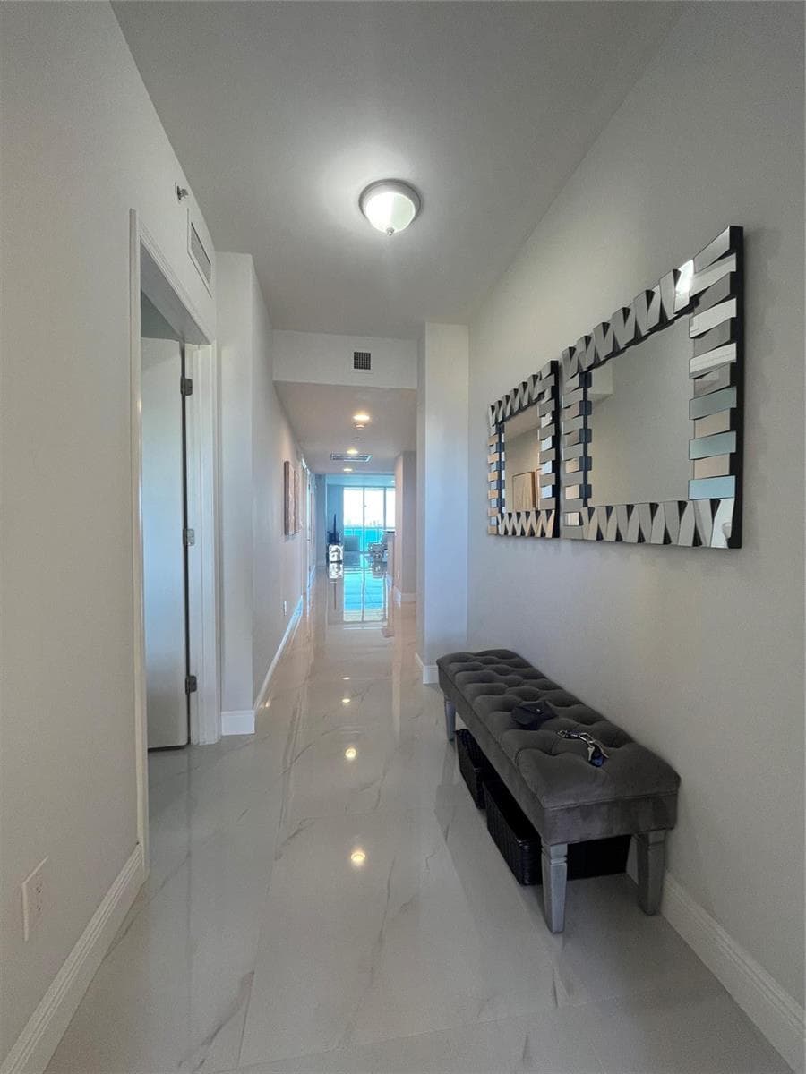 2650 Lake Shore Drive 803 photo 2