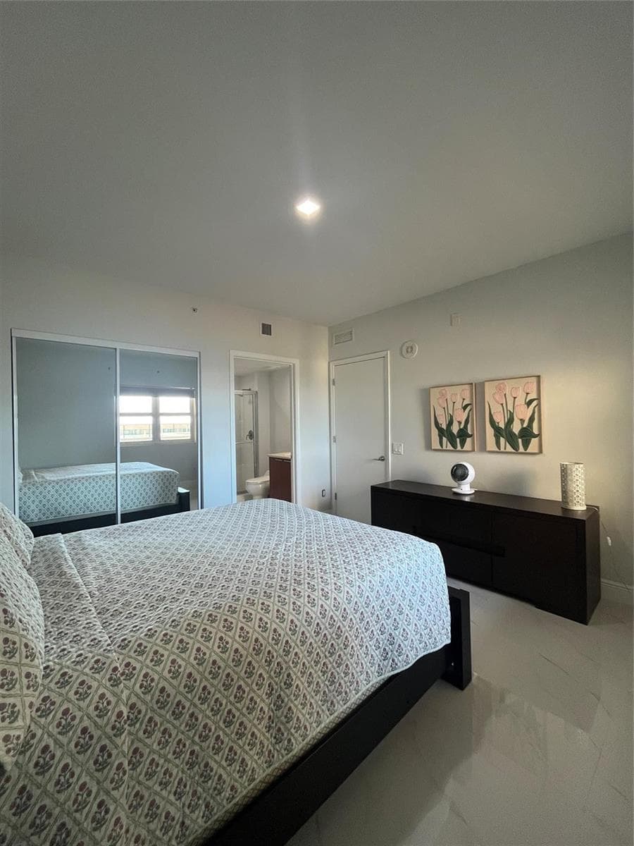 2650 Lake Shore Drive 803 photo 6