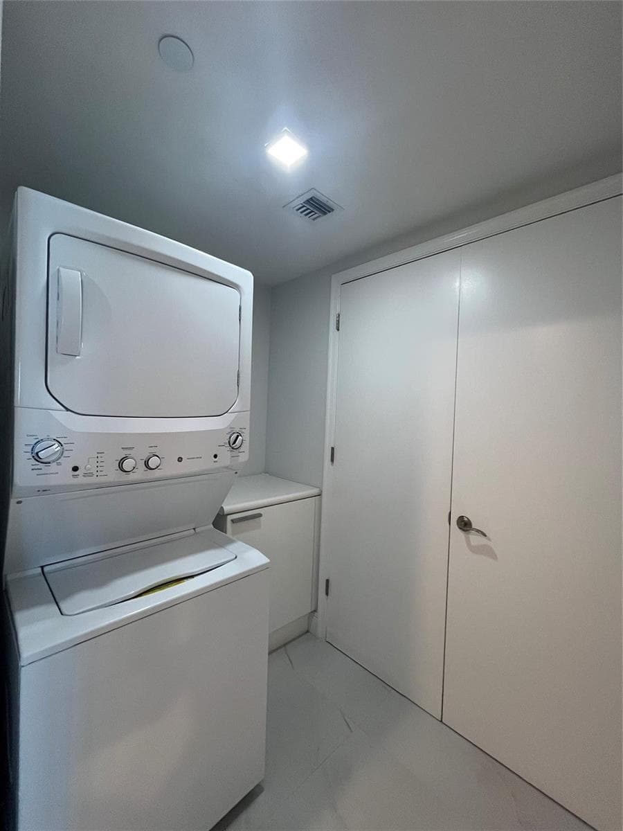 2650 Lake Shore Drive 803 photo 13