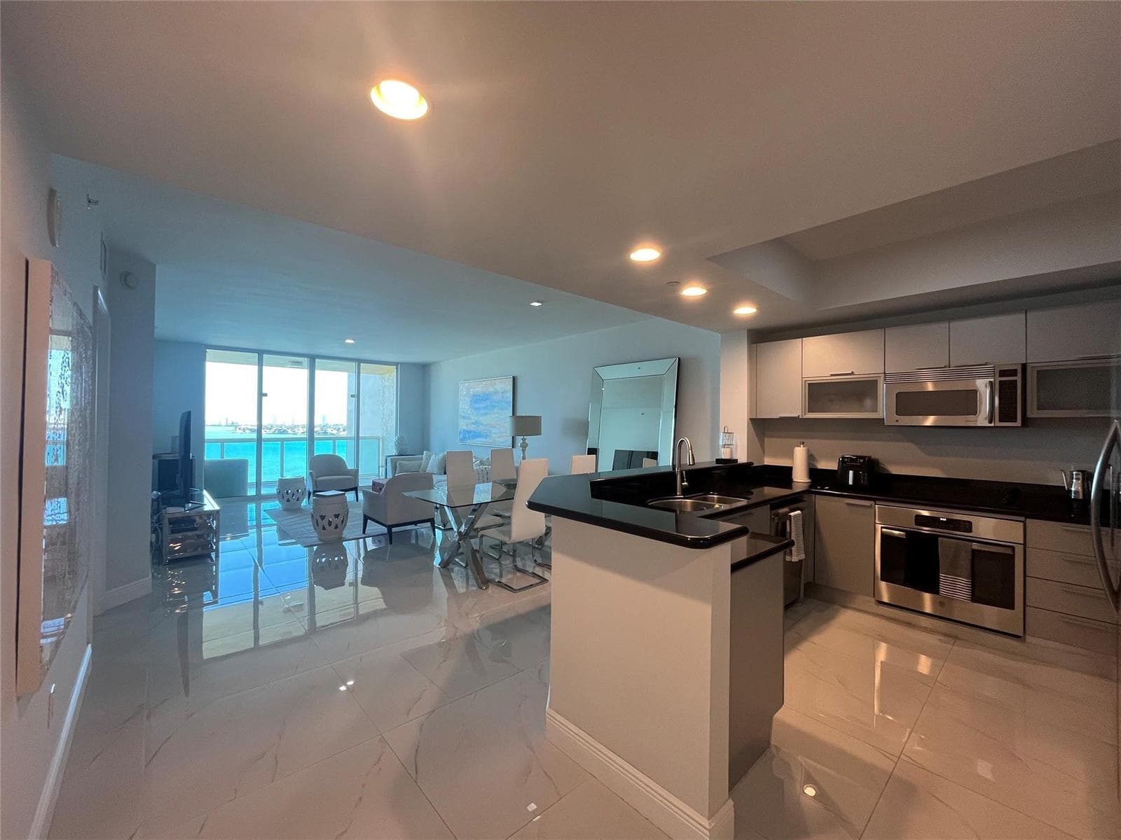 2650 Lake Shore Drive 803 photo 16