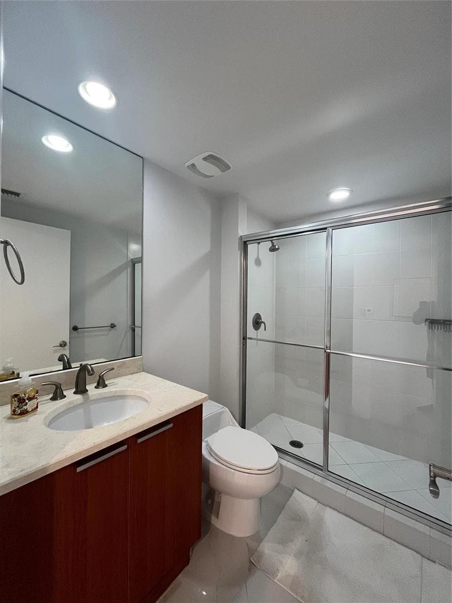 2650 Lake Shore Drive 803 photo 12