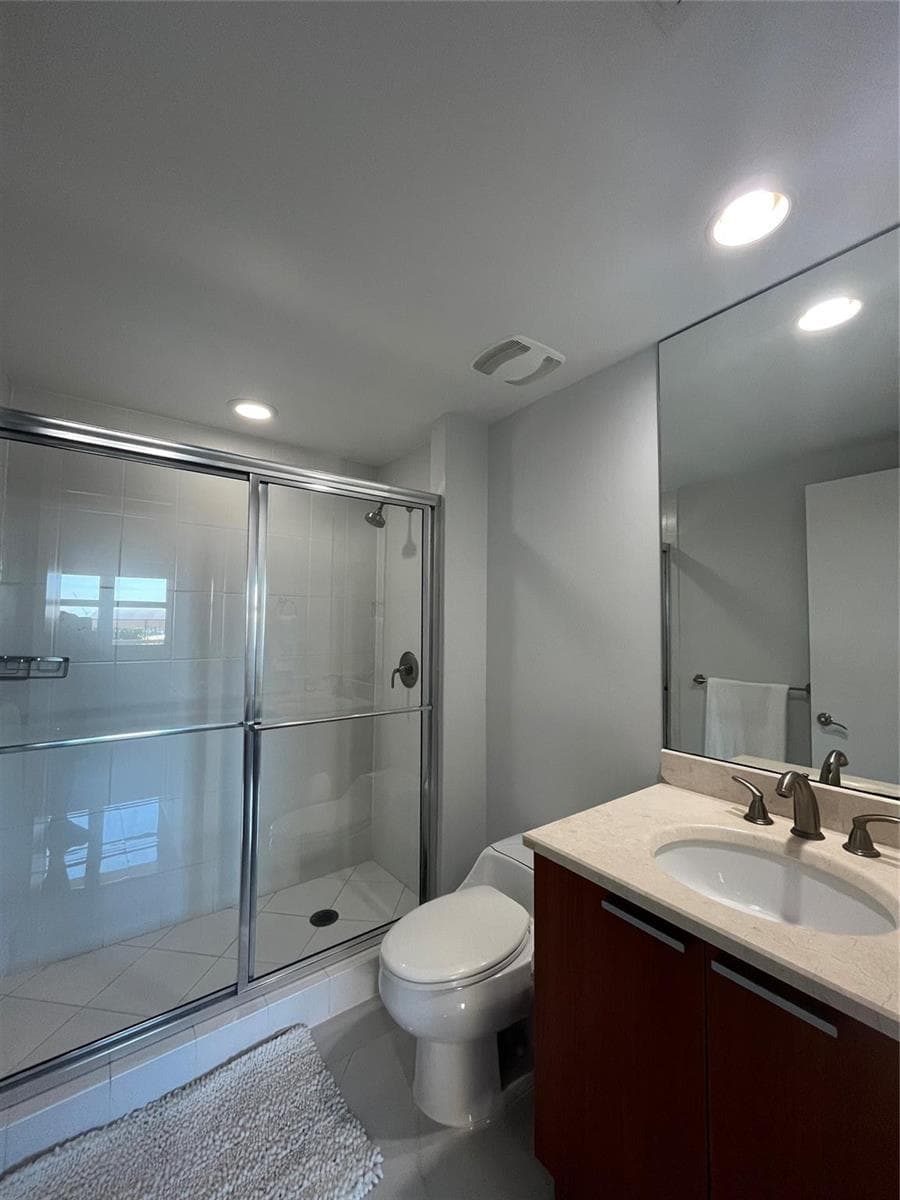 2650 Lake Shore Drive 803 photo 7