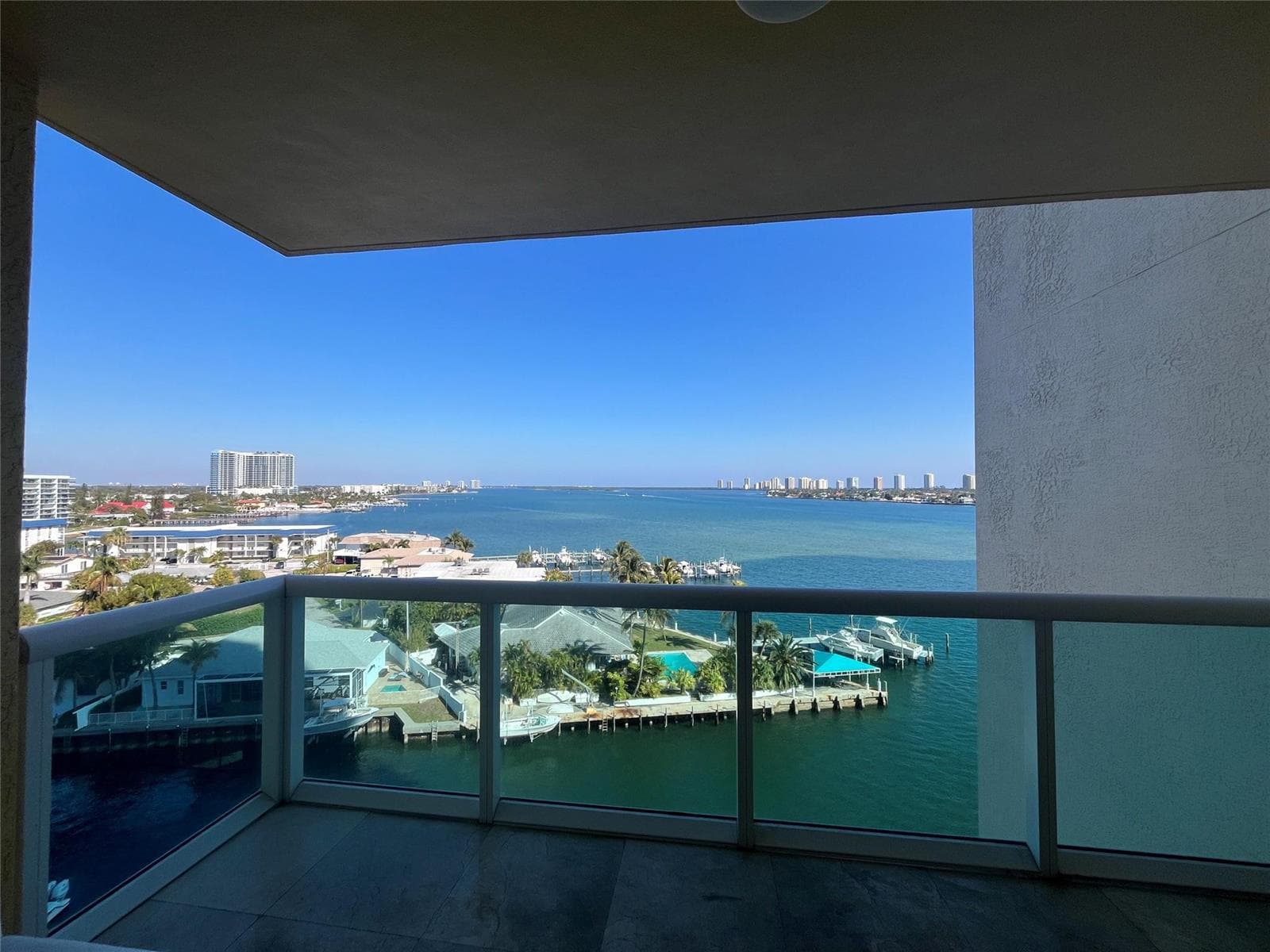 2650 Lake Shore Drive 803 photo 3