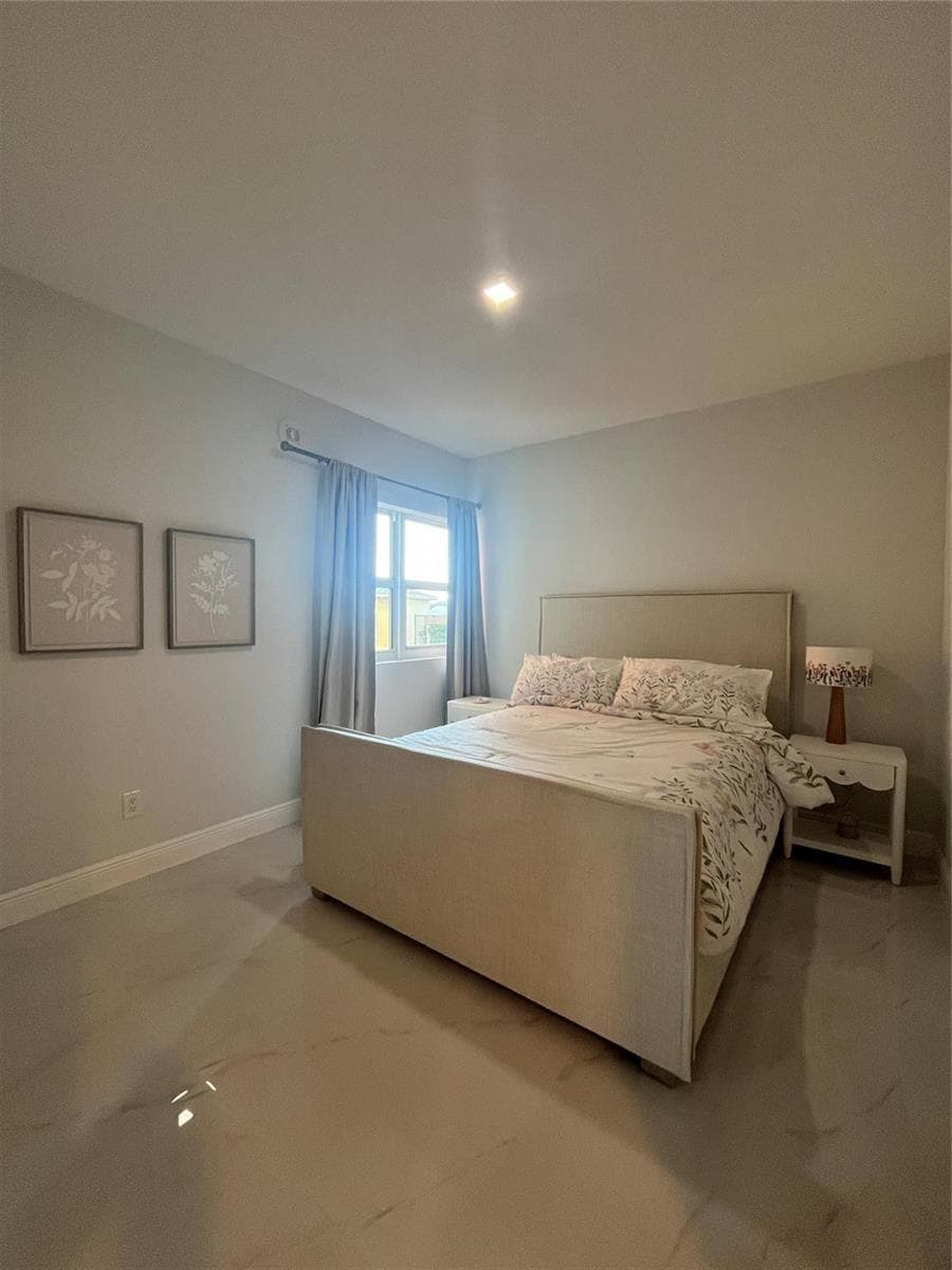 2650 Lake Shore Drive 803 photo 9