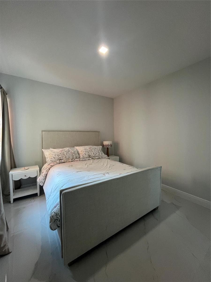 2650 Lake Shore Drive 803 photo 10