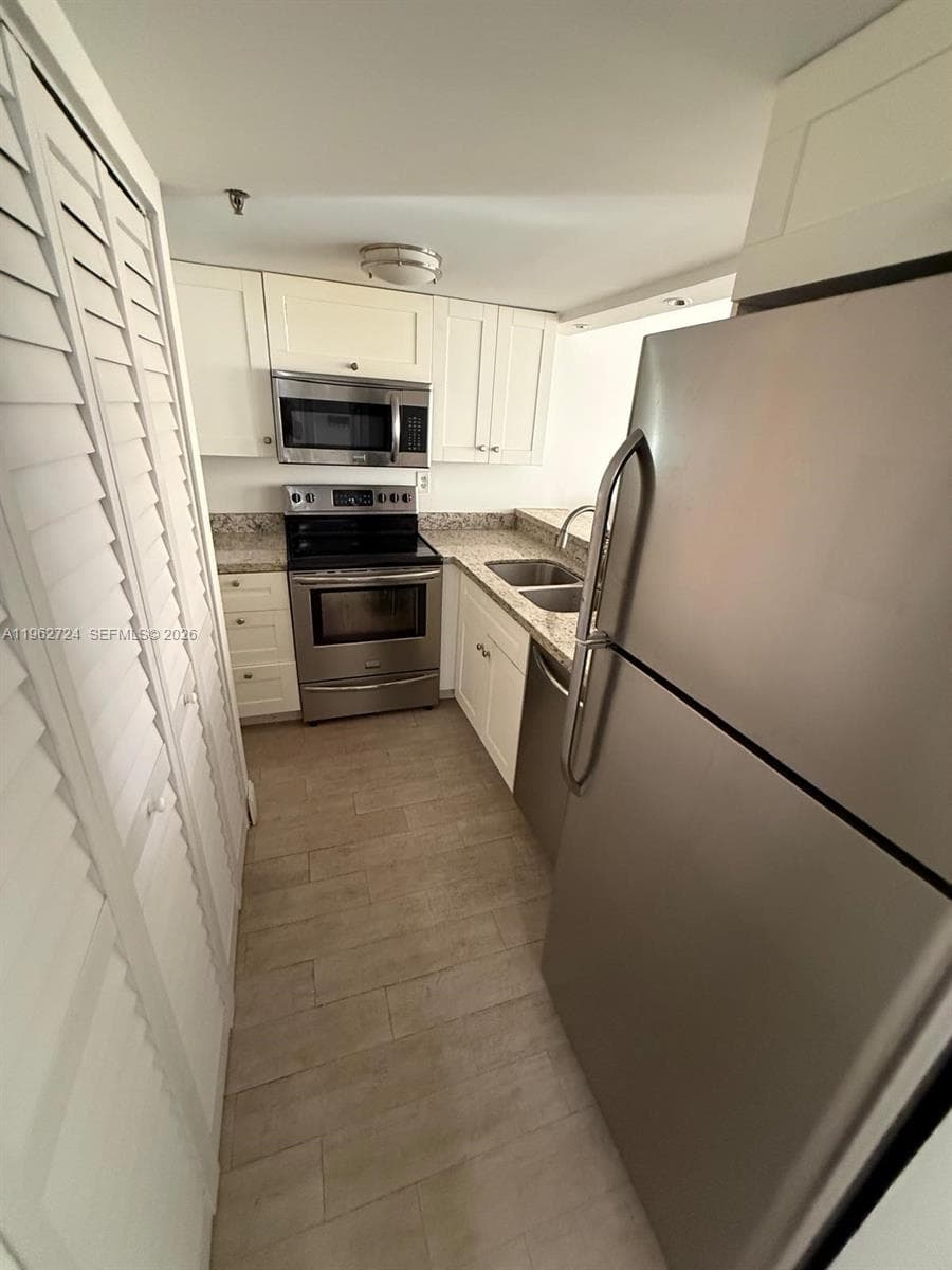540 Brickell Key Dr 1505 photo 9