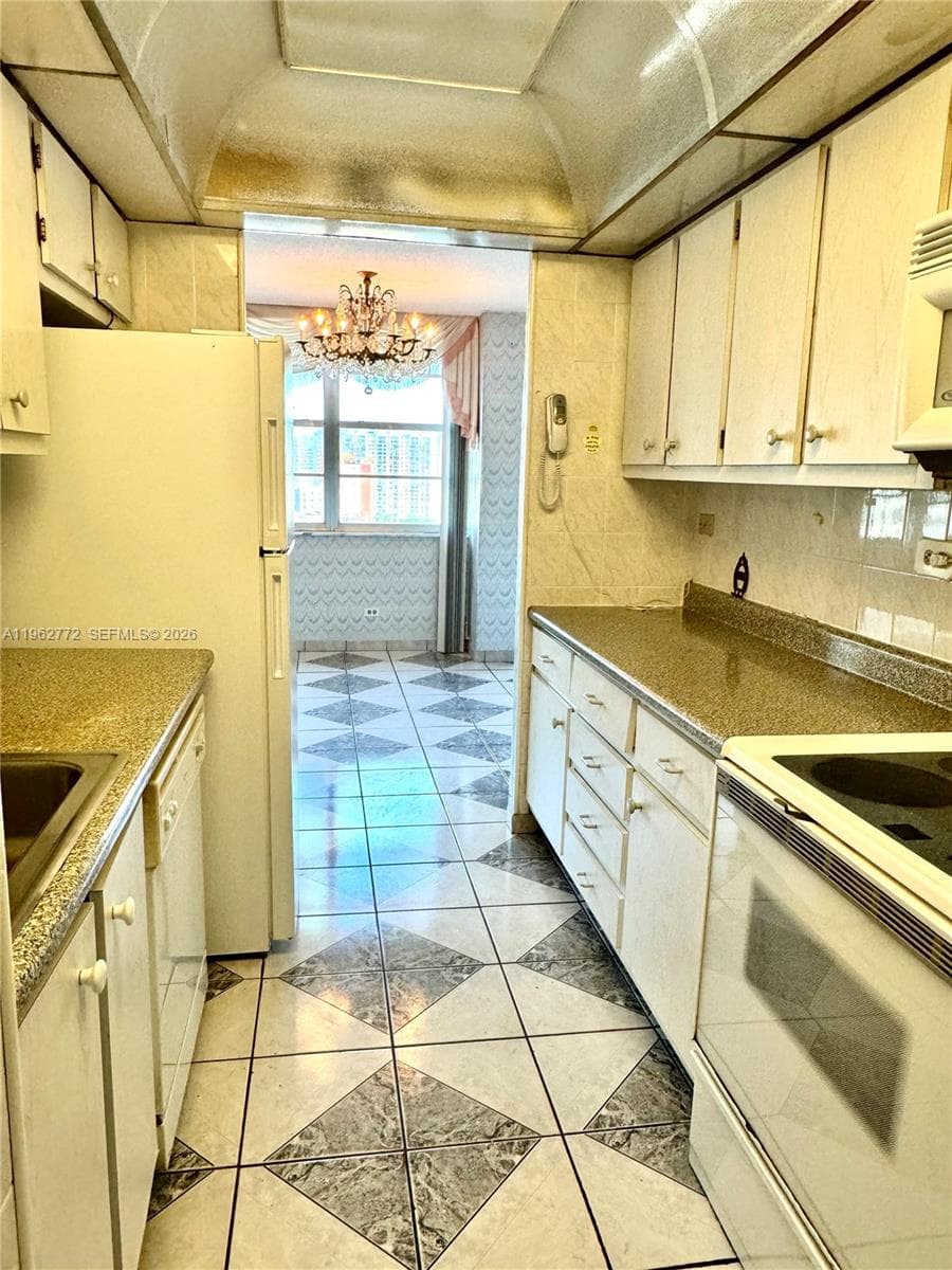 251 174th St 1715 photo 13