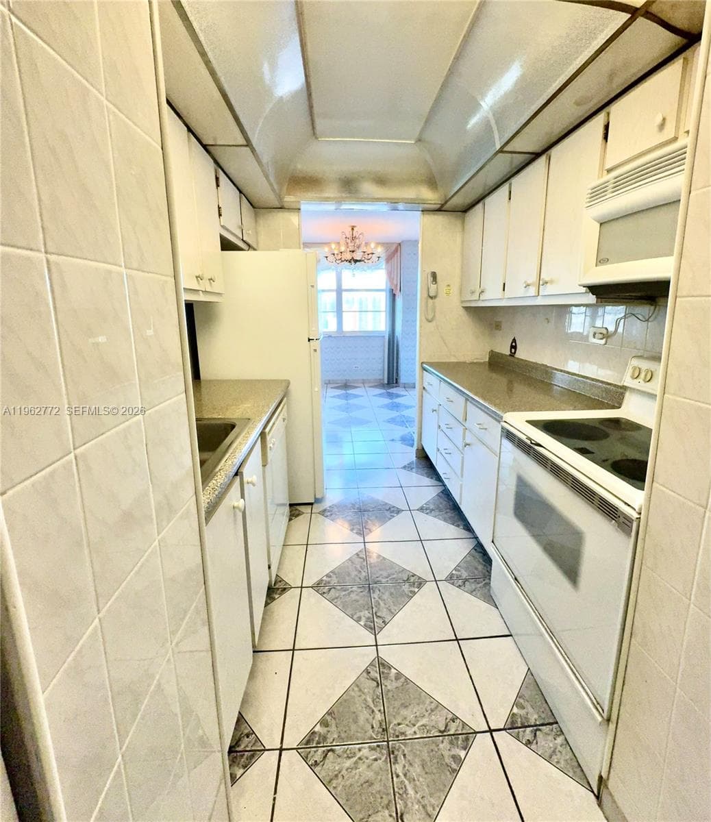 251 174th St 1715 photo 14