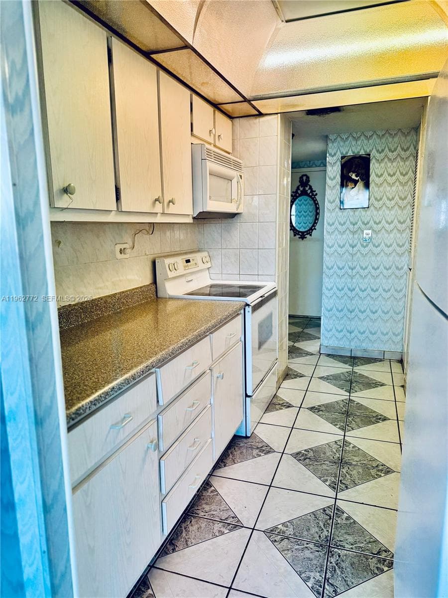 251 174th St 1715 photo 15