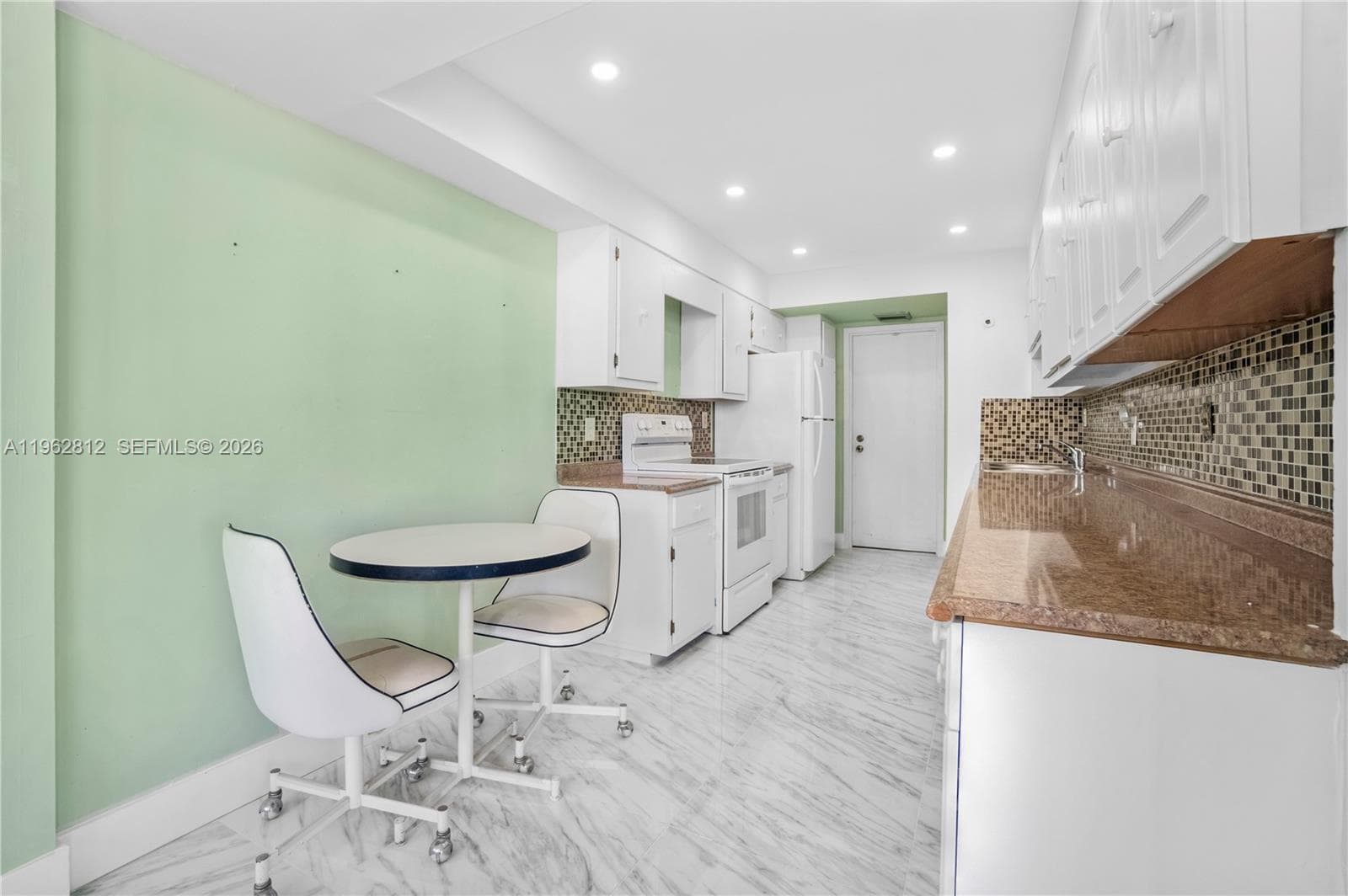 100 Golden Isles Dr 808 photo 23