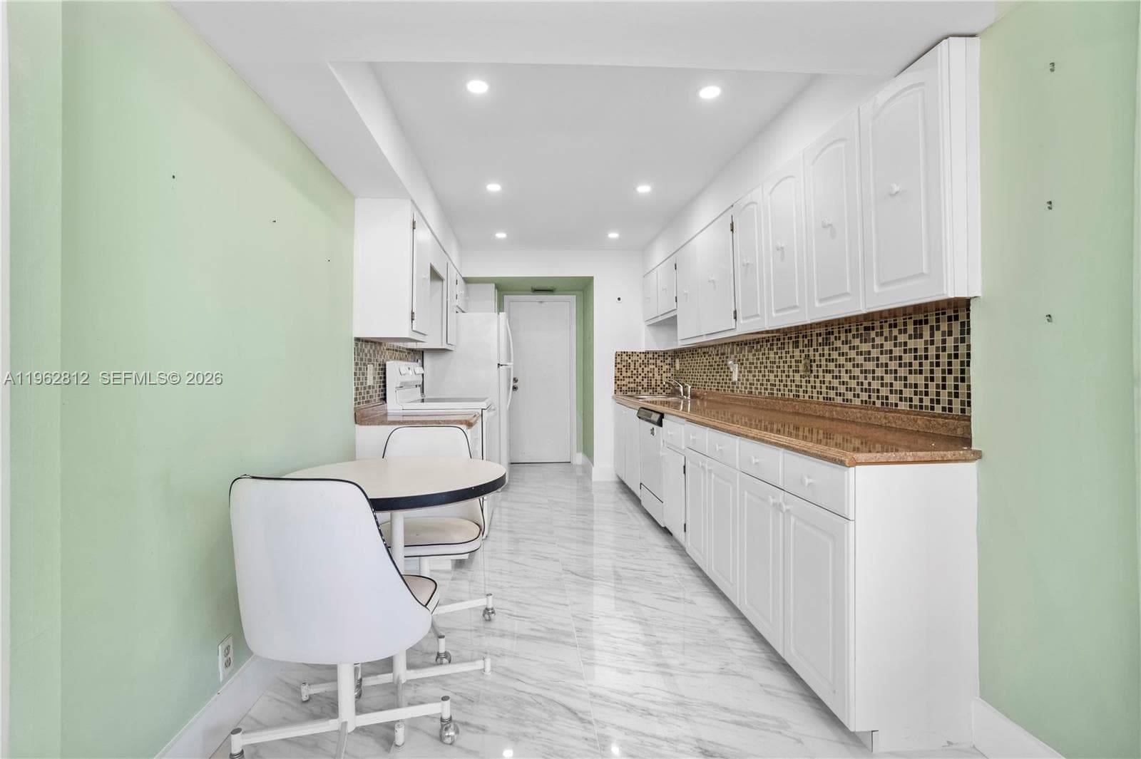 100 Golden Isles Dr 808 photo 22