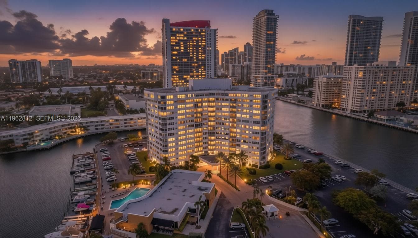 100 Golden Isles Dr 808 photo 3