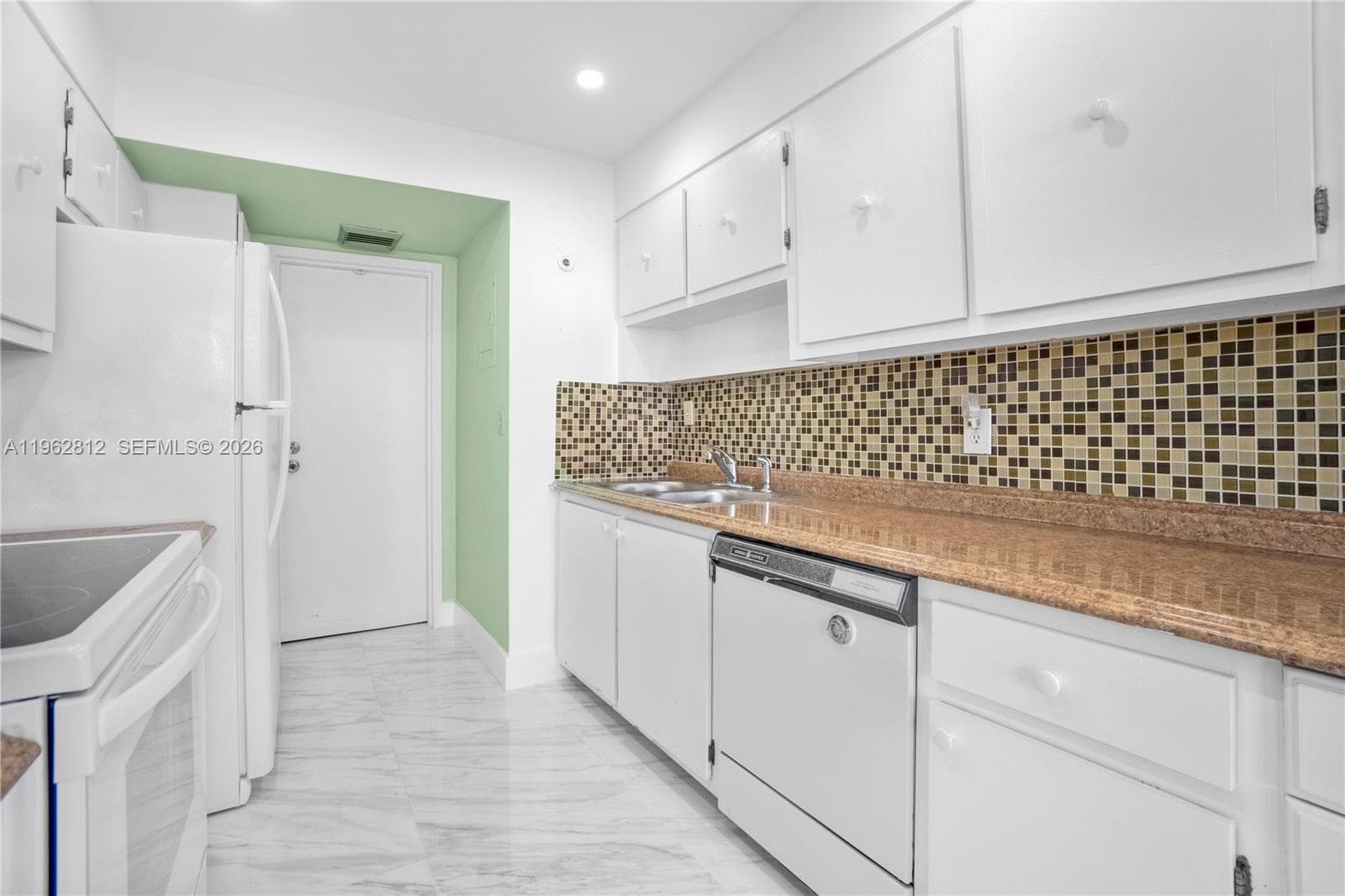 100 Golden Isles Dr 808 photo 11