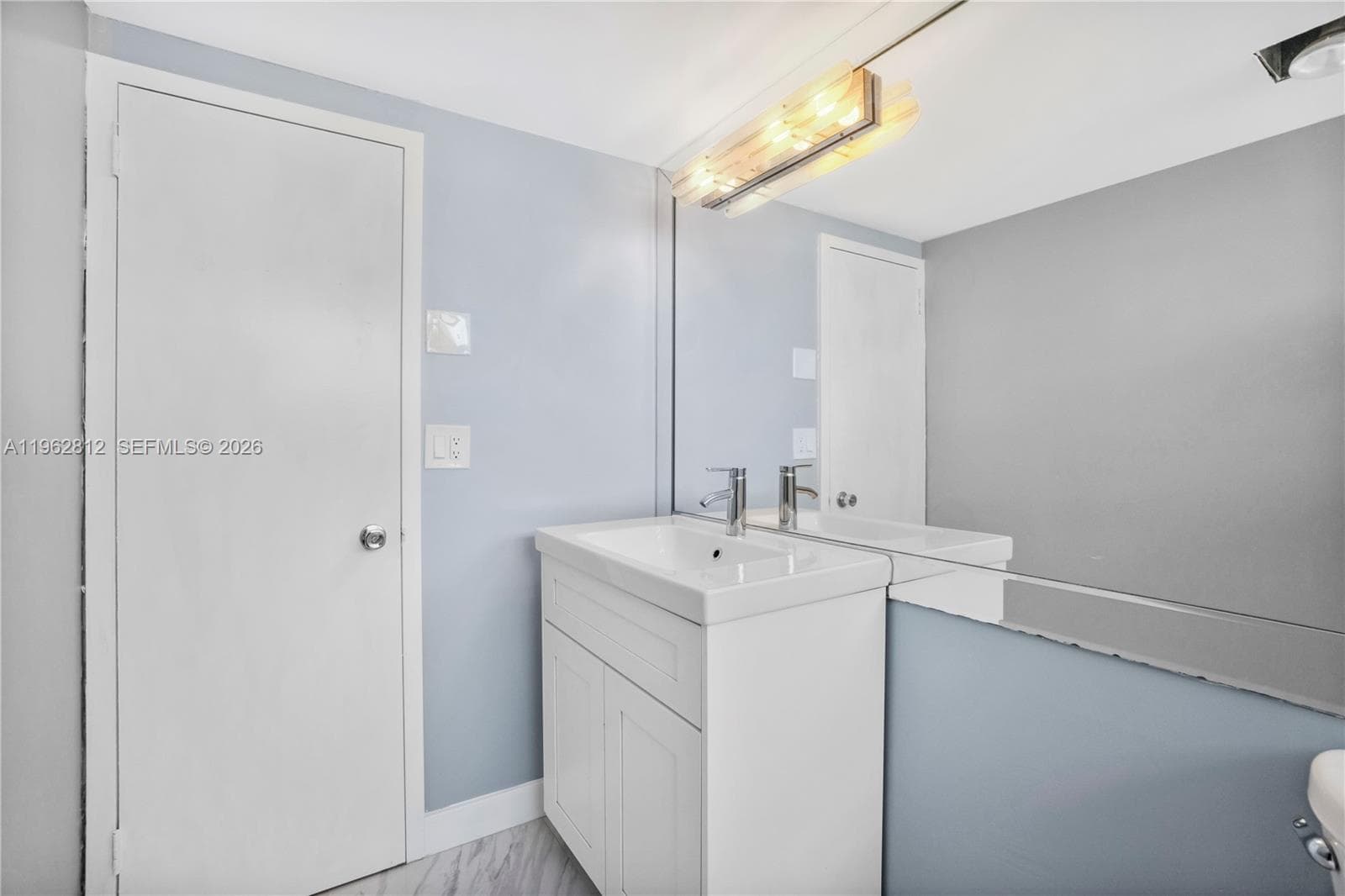 100 Golden Isles Dr 808 photo 21