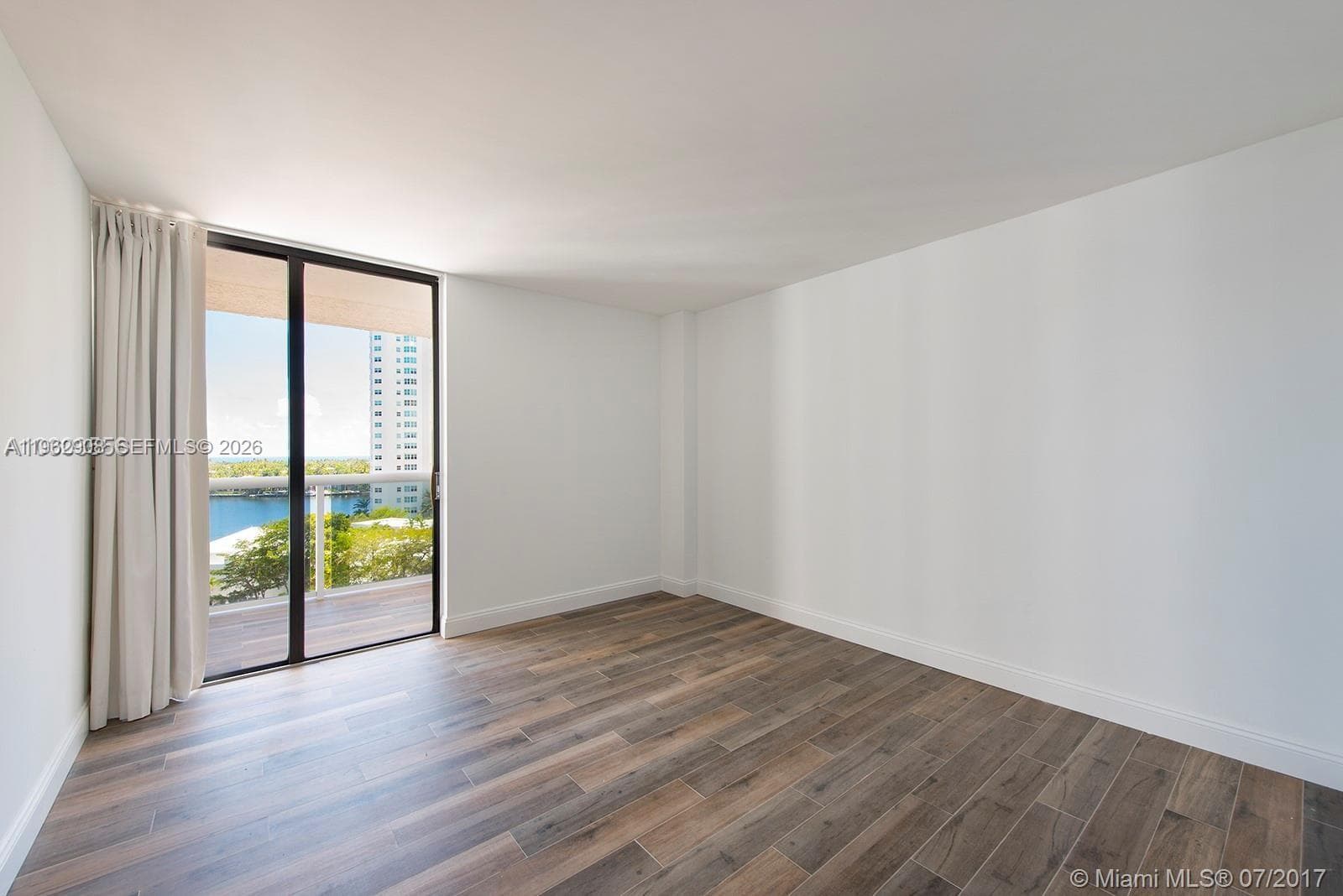 20505 E Country Club Dr 935 photo 11