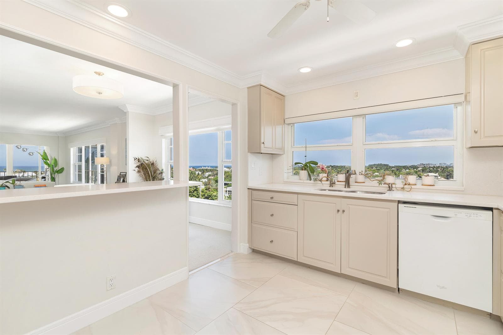 400 Seasage Drive 806 photo 9