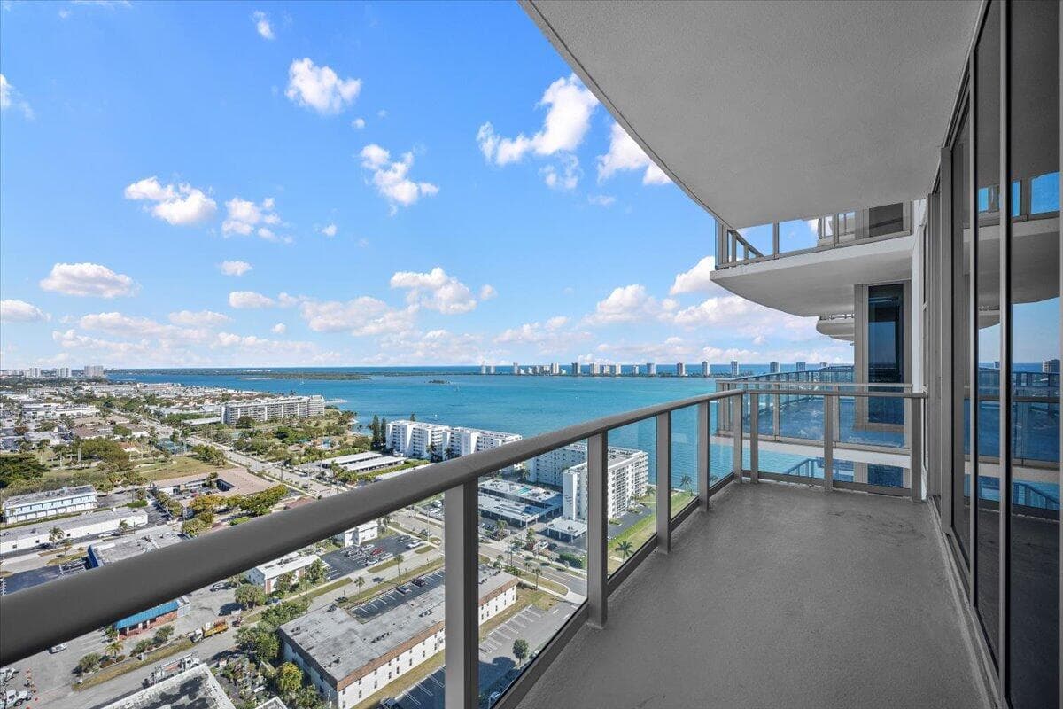 220 Lake Shore Drive 2223 photo 2