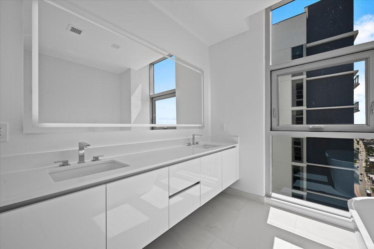 220 Lake Shore Drive 2223 photo 13