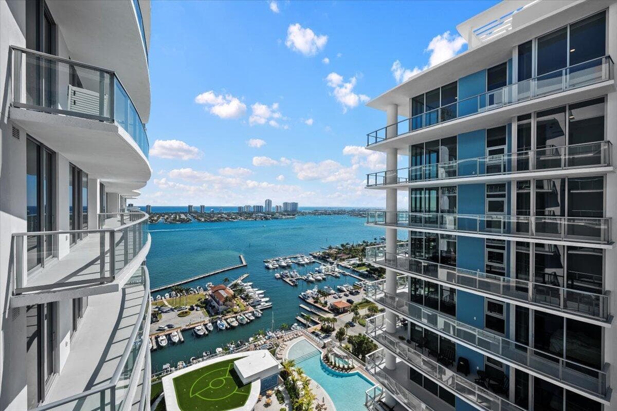 220 Lake Shore Drive 2223 photo 17