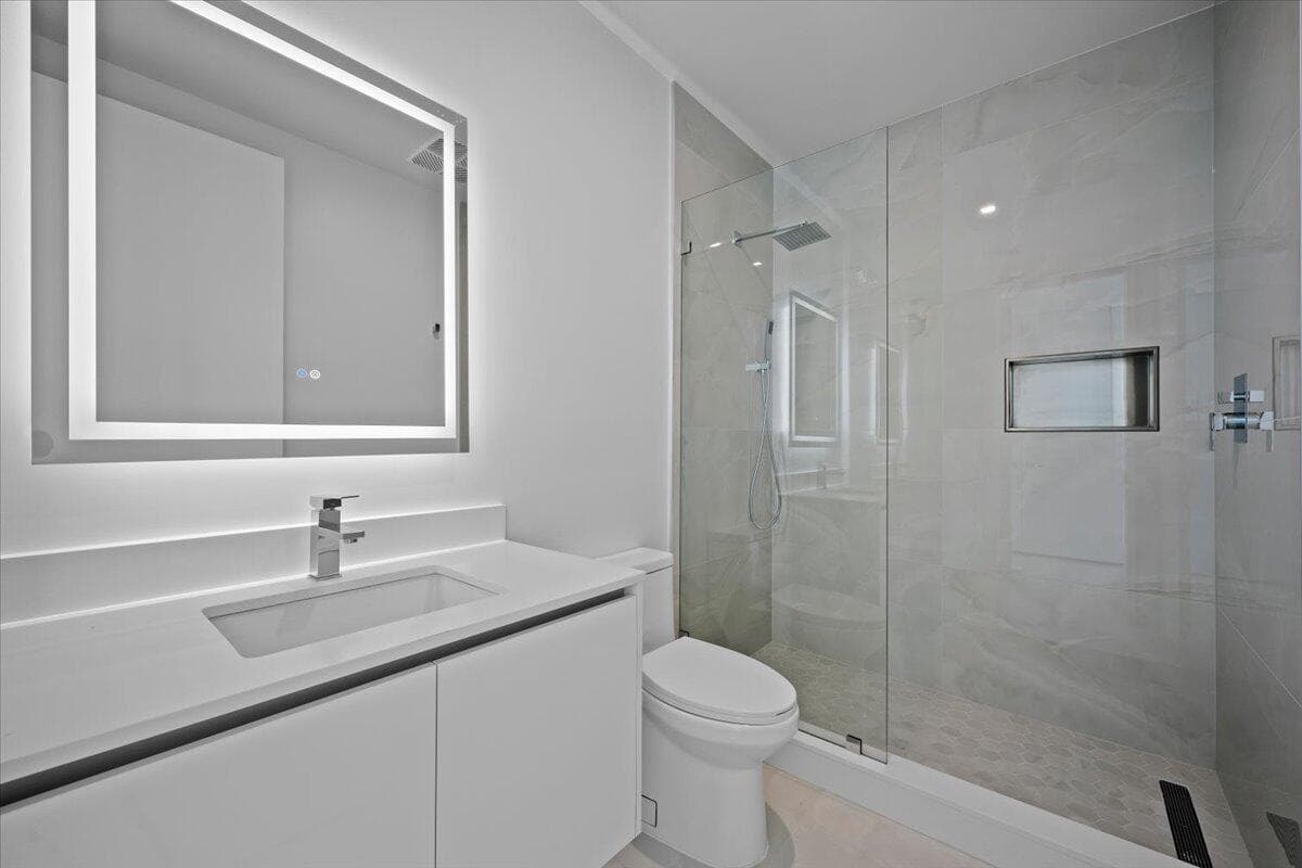 220 Lake Shore Drive 2223 photo 16