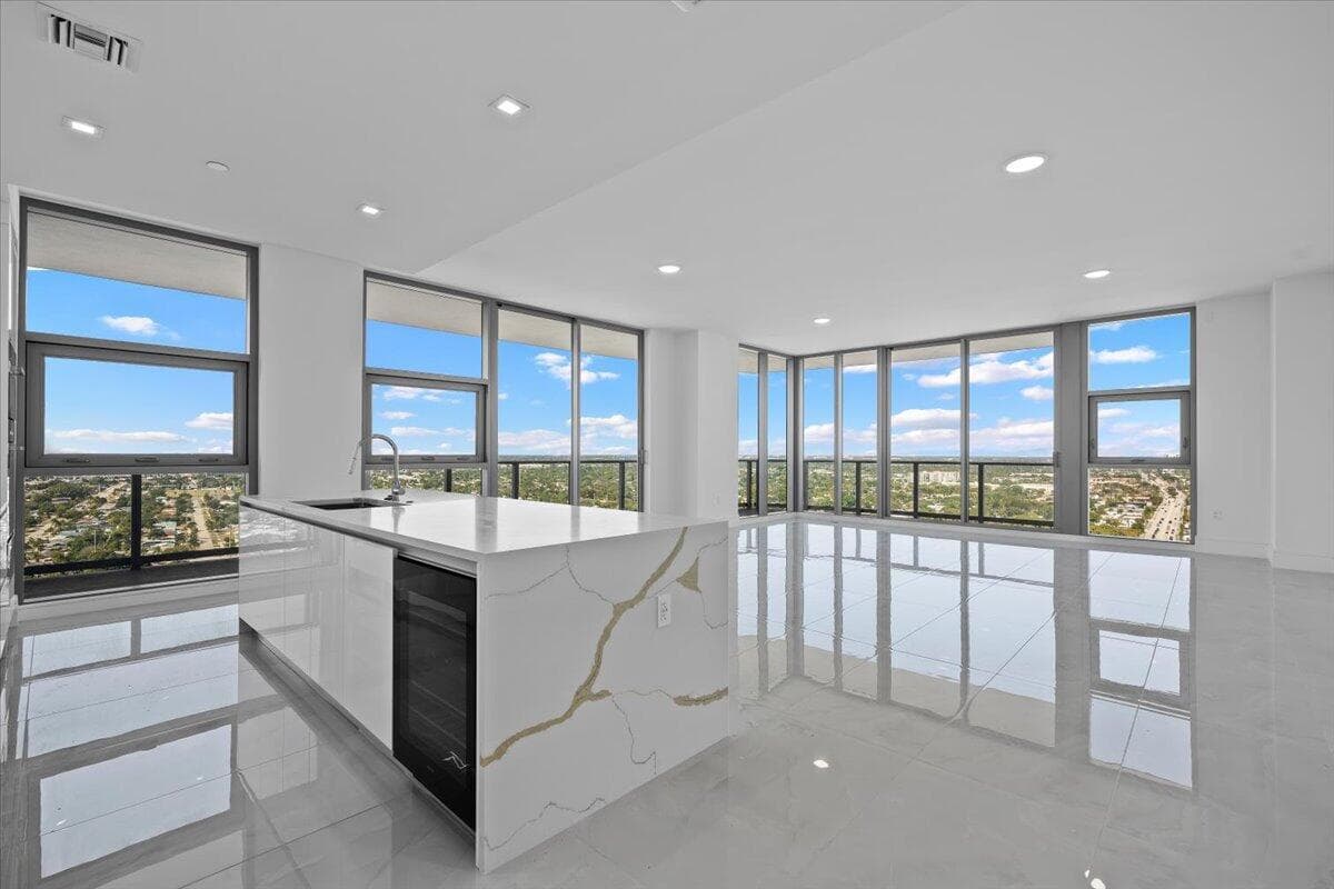 220 Lake Shore Drive 2223 photo 3