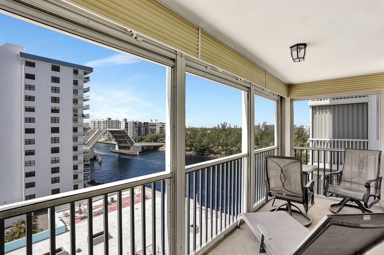 1505 N Riverside Drive 802 photo 3