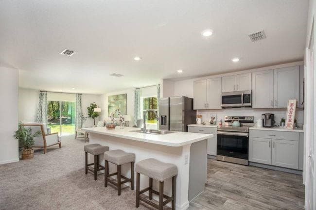 2077 SW Americana Street photo 4