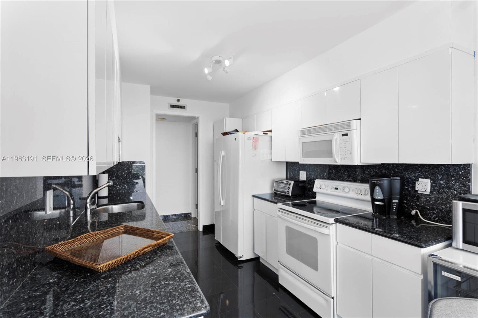 19500 Turnberry Way 20-C photo 9