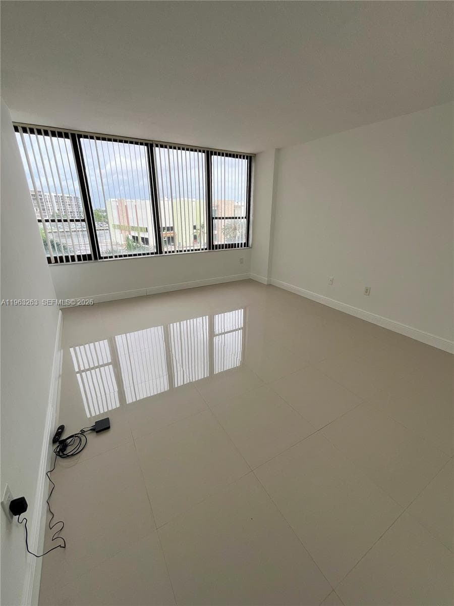 3505 S Ocean Dr 502 photo 14