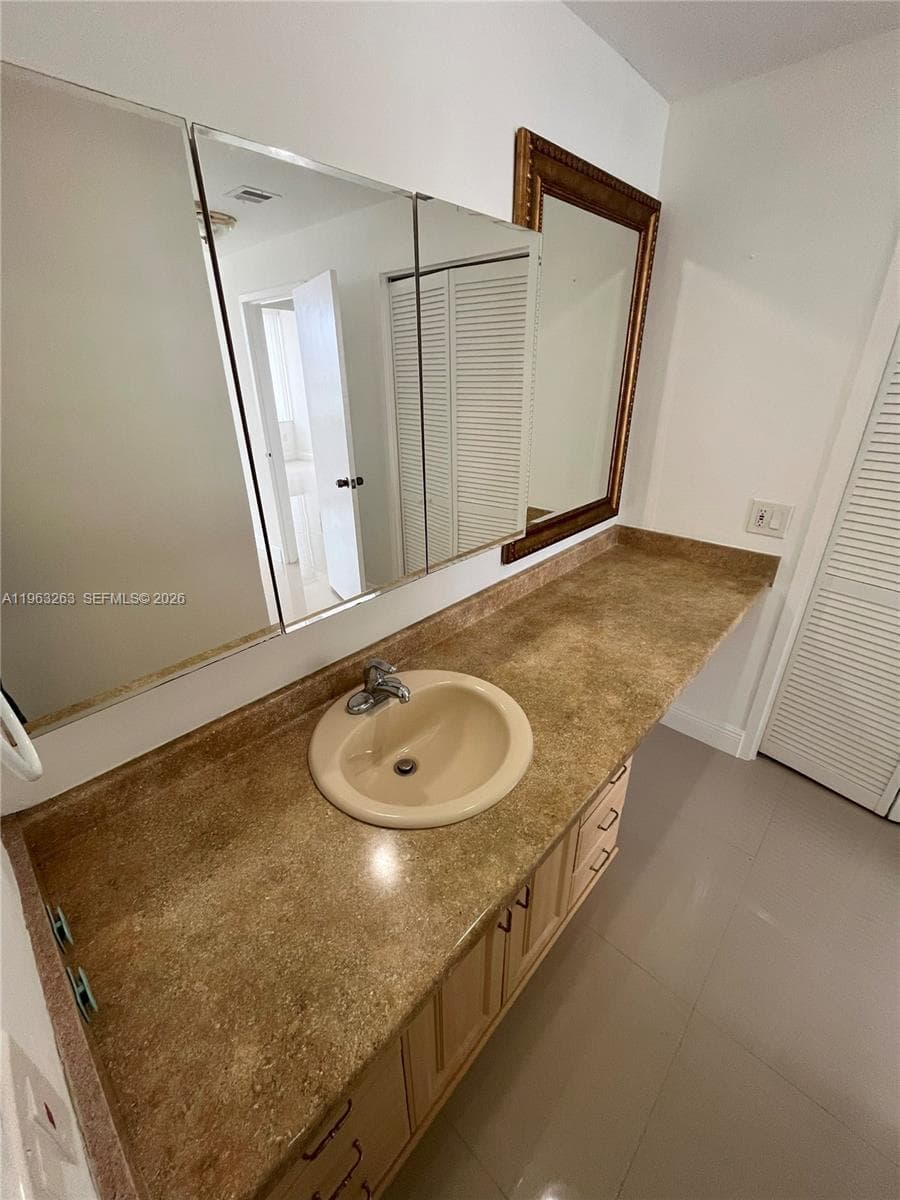 3505 S Ocean Dr 502 photo 18