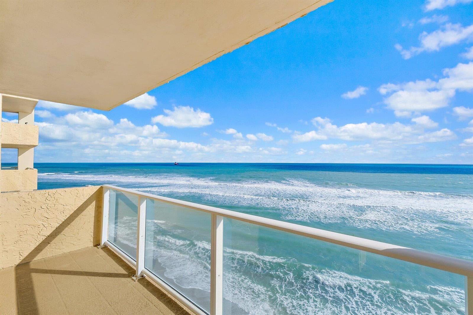 5440 N Ocean Drive 907 photo 3
