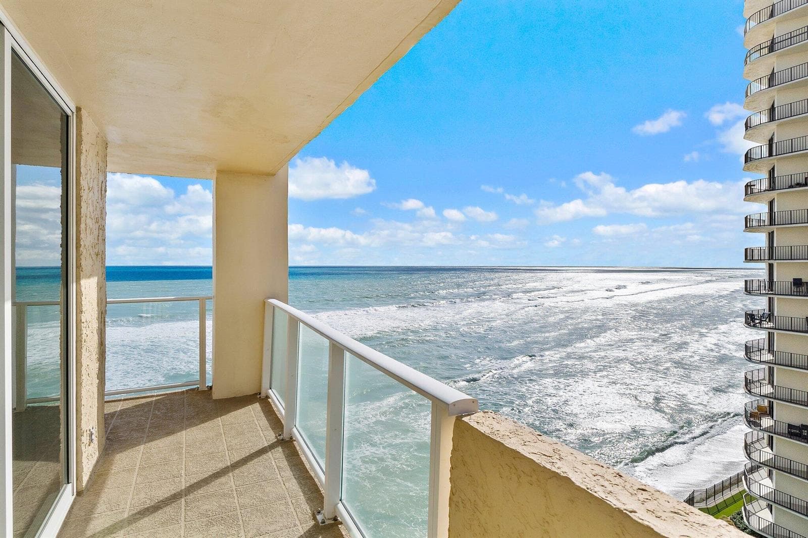 5440 N Ocean Drive 907 photo 1