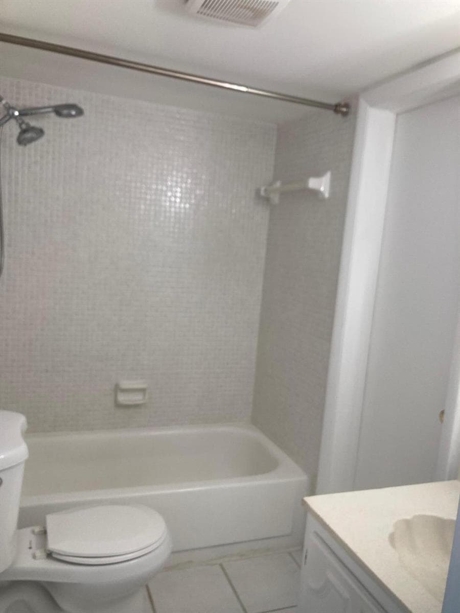 2936 Lake Shore Drive 409 photo 7